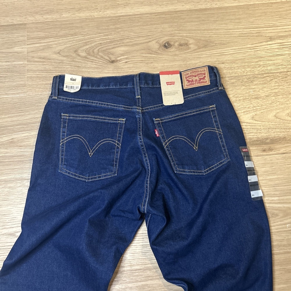 Women's Levi's Wedgie Fit Jeans Size 31 NWT Button Fly 31" Inseam Irregular